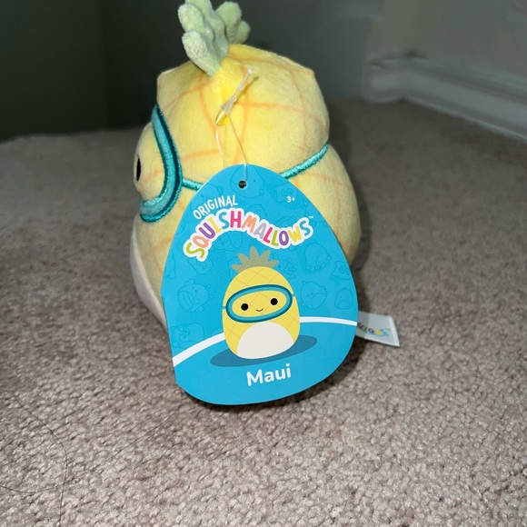 New Maui the Pineapple with Goggles Squishmallows - Picture 4 of 7